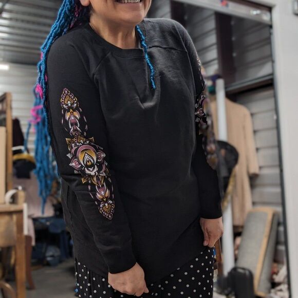 Torrid NWT Size 00 Medium Large Black Super Soft Mandala Crew Neck Sweater - Picture 1 of 4